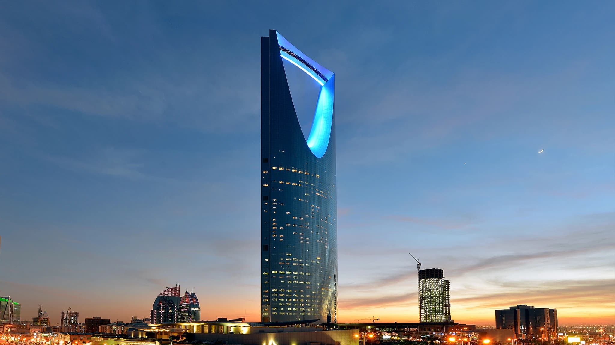 Image of Kingdom Tower in Riyadh, Saudi Arabia